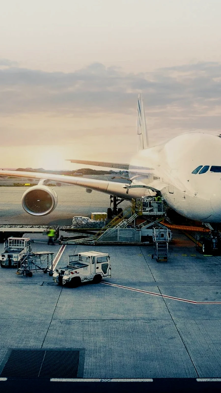 Vista aérea de infraestructura aeroportuaria y áreas operativas